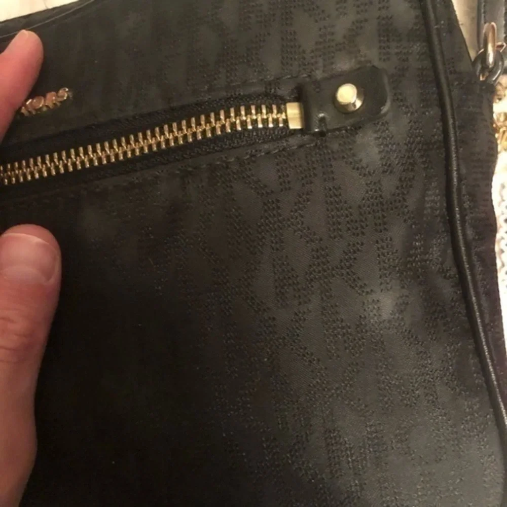 Michael kors signature mk messenger crossbody bag